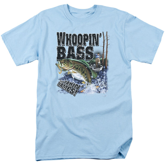 WILDLIFE : WHOOPIN BASS S\S ADULT 18\1 LIGHT BLUE 2X